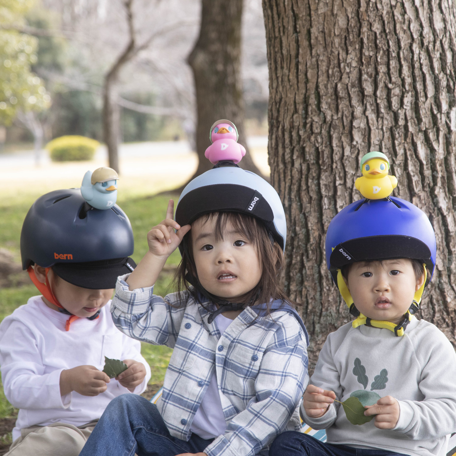 子供用二輪車のハンドルに装着して、クラクション代わりに